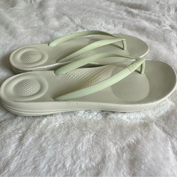 FitFlop Women's Iqushion Ergonomic Flip-Flops Size 7 - Picture 1 of 11